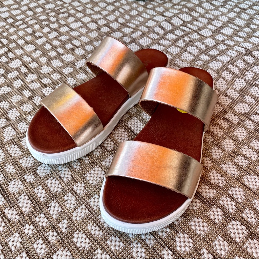 MIA Saige Platform Sandal